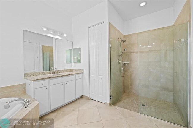 Building Photo - 6412 SW 55th Pl