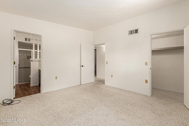 Building Photo - 16381 S Observatory Pl