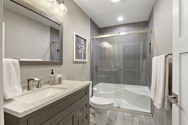 Building Photo - 36D Abbey Villa Circle