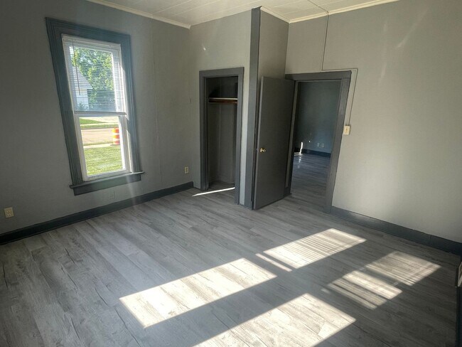 Building Photo - 952 Elmwood Ave