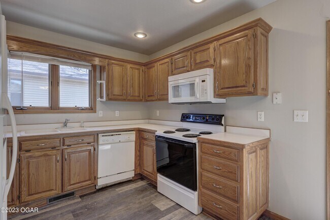 Building Photo - 119 W Briarbrook Ln