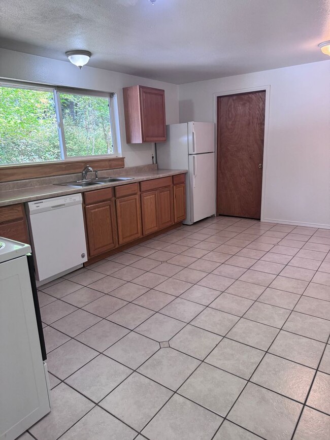 Building Photo - Gig Harbor 2 bed 1 Bath home available June 1