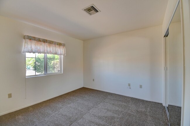 Building Photo - 2433 Sunup Dr