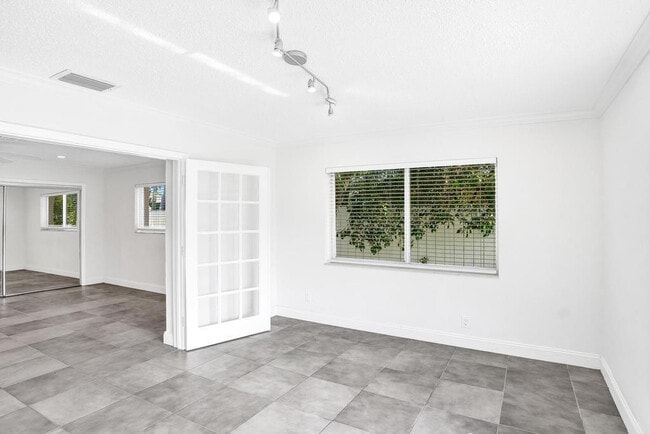 Building Photo - 2632 SE 10th Ct