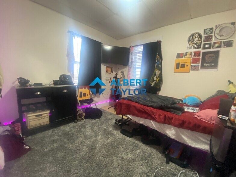 Building Photo - 18 Sawyer Ter