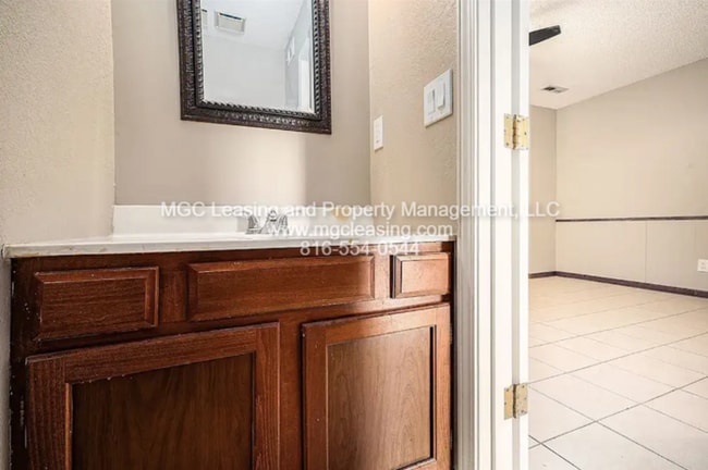 Building Photo - Comfort Living just in time for Fall at Mi...