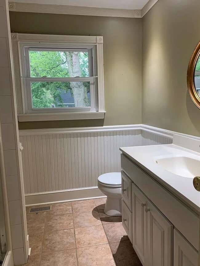 Building Photo - 133 May St