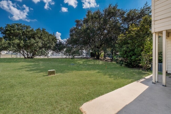 Building Photo - Easy Living in Echo Creek