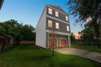 Building Photo - 6804 Arabella St