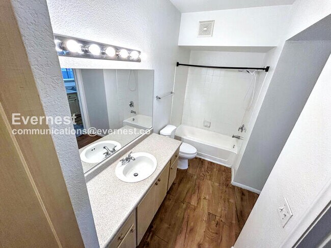 Building Photo - 6955 N Durango Dr