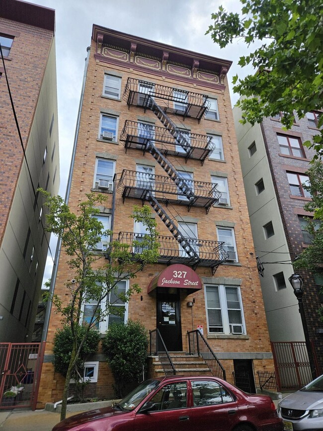 Building Photo - 327 Jackson St
