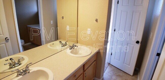 Building Photo - 10740 Windridge Ct