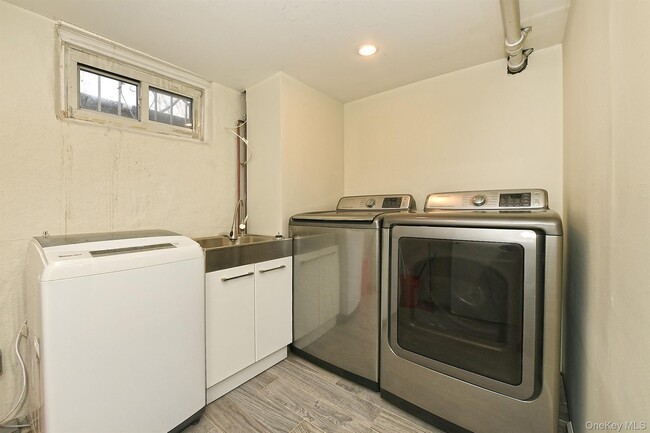 Building Photo - 222-03 Kingsbury Ave