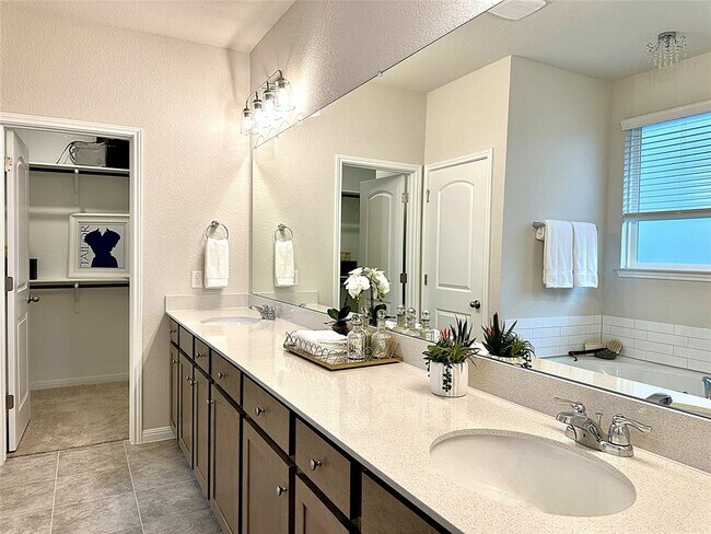 Building Photo - 101 Rita Blanca Bnd