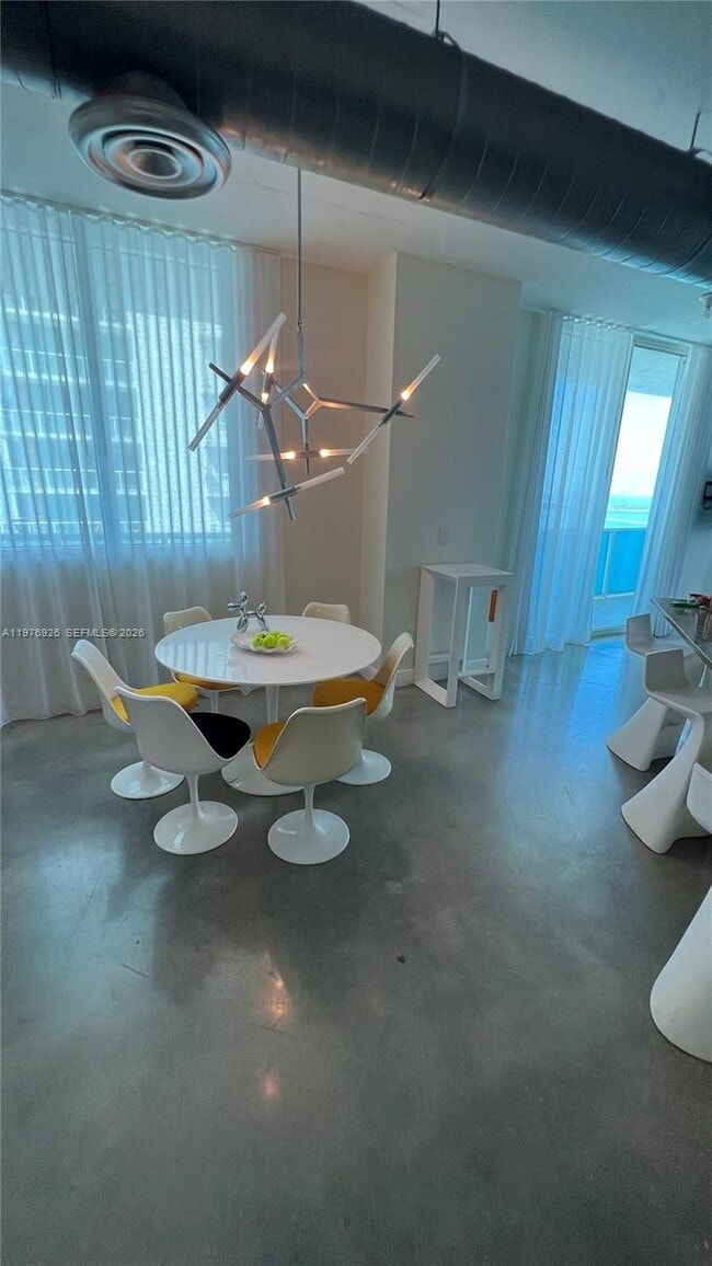 Building Photo - 700 NE 25th St