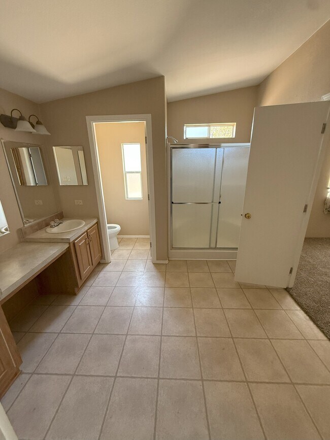 Building Photo - 1632 Sierra Vista Dr