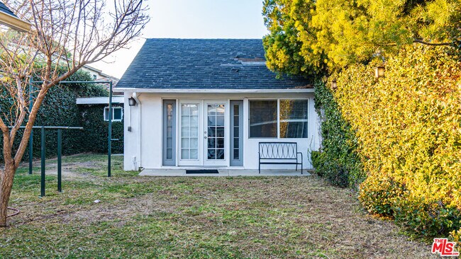 Building Photo - 863 Manning Ave