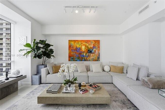 Building Photo - 601 NE 27th St