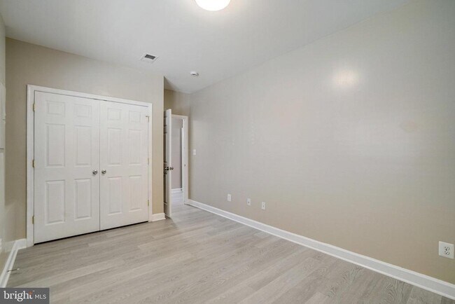 Building Photo - 2056 Shirlington Rd