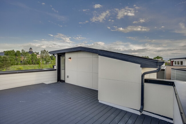 Building Photo - 2228 W Powers Ave