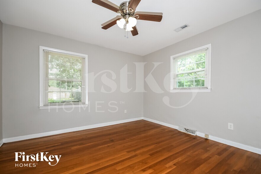 Building Photo - 2080 Bishop Dr