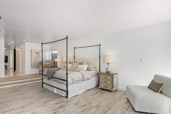 Building Photo - 4450 E Camelback Rd