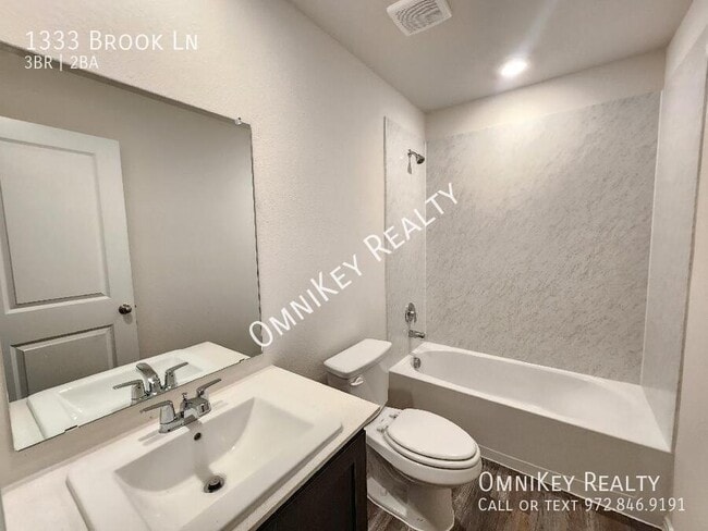 Building Photo - 1333 Brook Ln