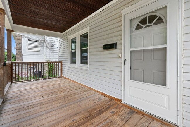 Building Photo - Updated 2 Bedroom Single Family Home In Be...
