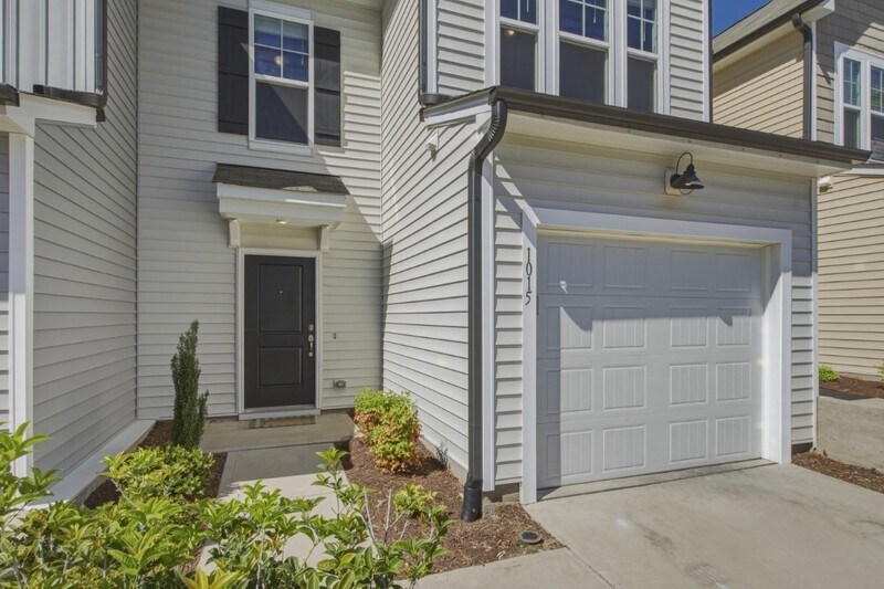 Building Photo - 1015 Badlands St