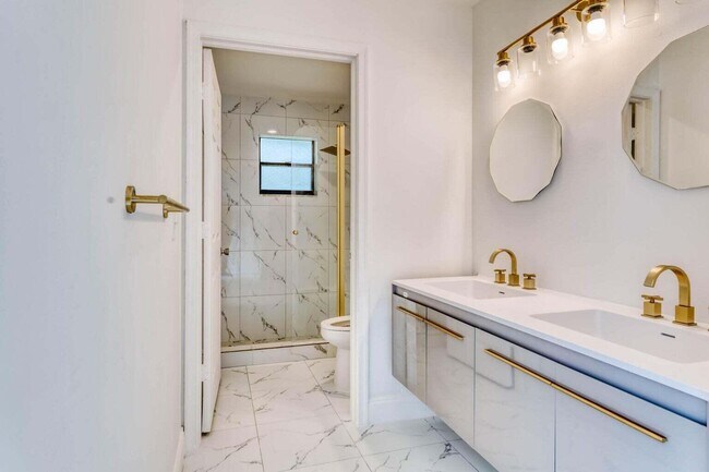 Building Photo - 101 Fairways Ln