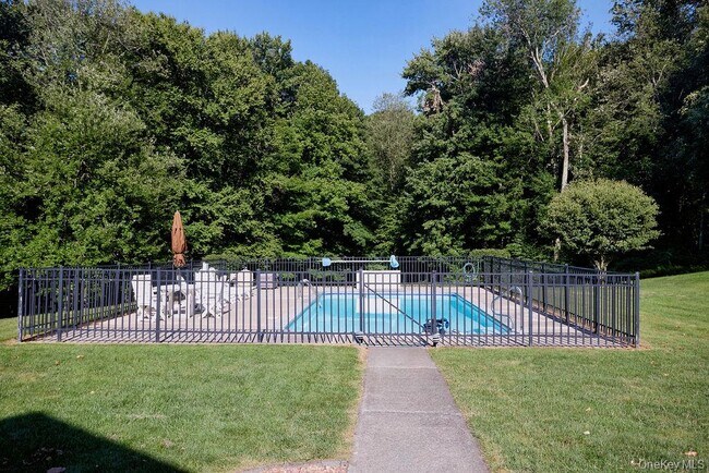 Building Photo - 116 Schoolhouse Ln