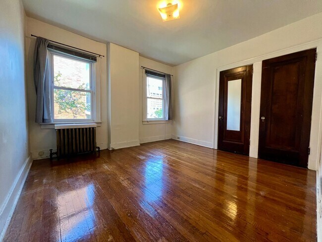 Building Photo - Beautiful One Bedroom in Oakland! Equipped...