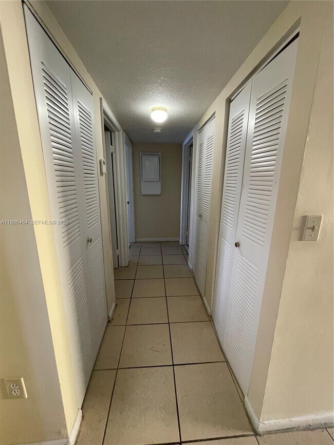 Building Photo - 14902 SW 82nd Ln