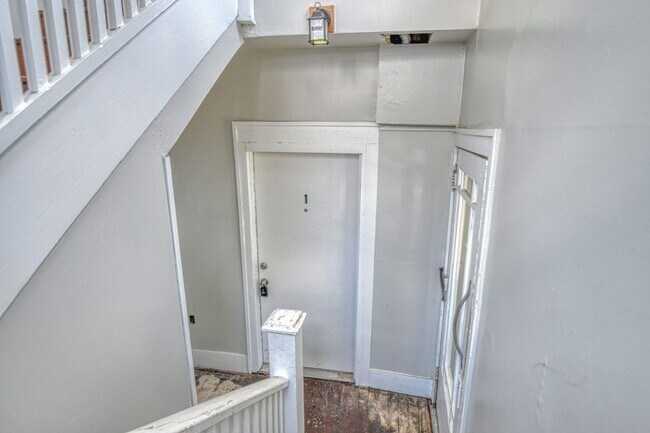 Building Photo - 464 College