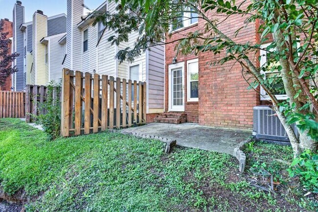Building Photo - Beautiful Condo Available