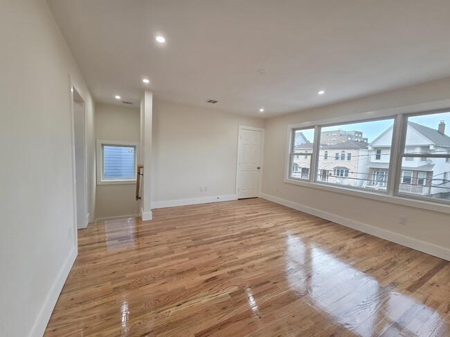 Building Photo - 120 W 44th St