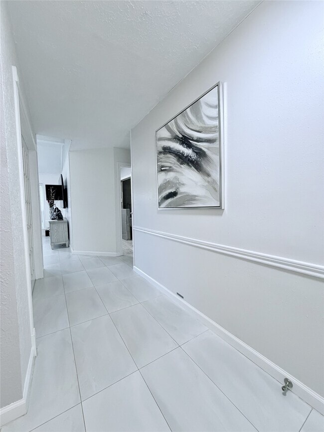 Building Photo - 6610 La Puente Dr