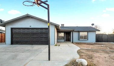 Building Photo - Available Now...Gorgeous Modern Updated Home!