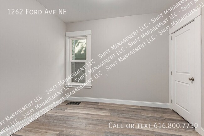Building Photo - 1262 Ford Ave NE
