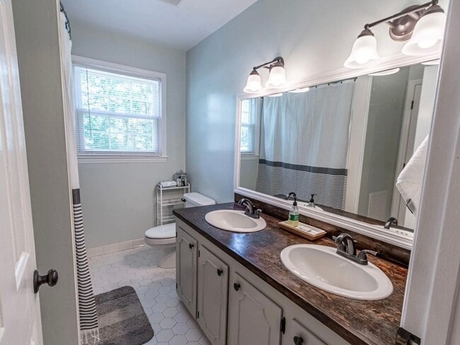 Building Photo - 379 Red Fox Rd