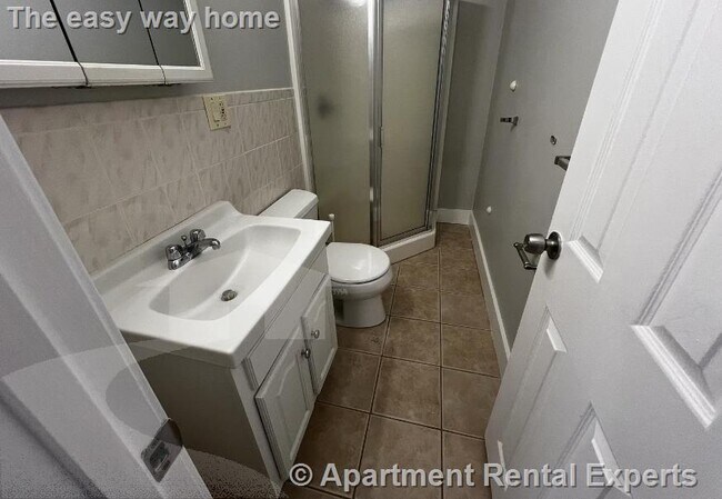 Building Photo - 158 Holland St