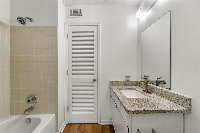 Building Photo - 2186 Spring Walk Ct