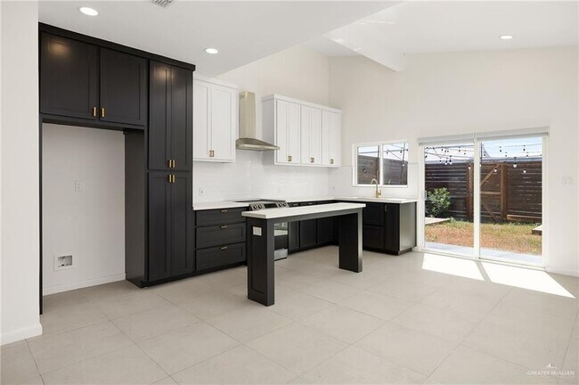 Building Photo - 24 N 28th St