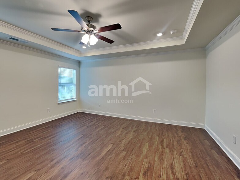 Building Photo - 768 Carnaby Ln