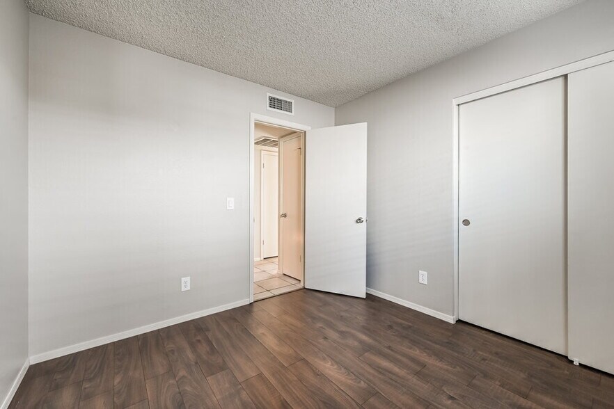 Building Photo - 4713 W Menadota Dr