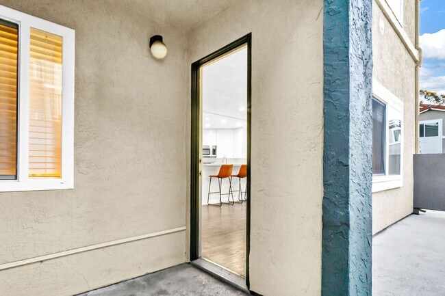 Building Photo - Beautiful one bedroom/one bath in the Verano community at UTC! Close to so much!