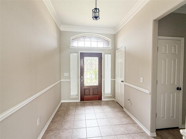 Building Photo - 10114 Willow Crossing Dr