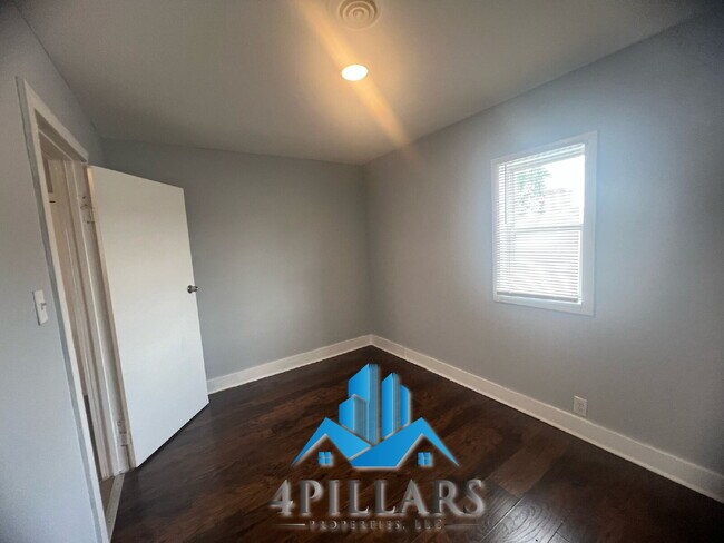 Building Photo - 1120 W 150th St