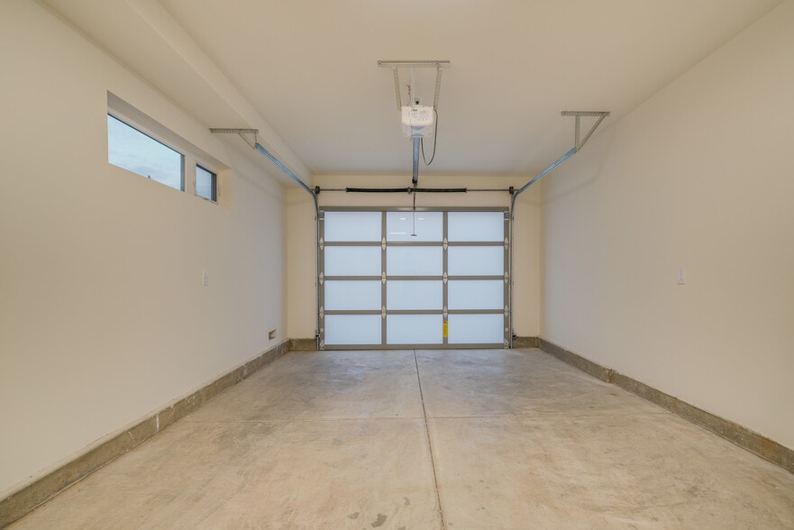 Building Photo - 853 McCadden N Pl