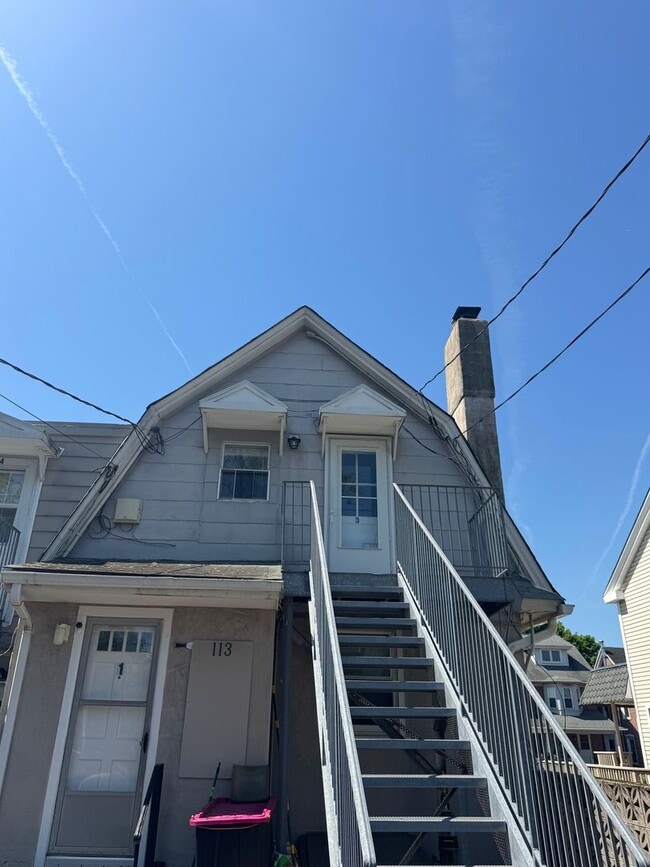 Building Photo - 113 E Main St